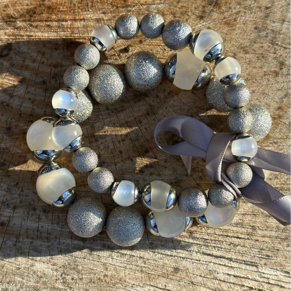 NWOT Women’s silver beaded bracelet set with silver ribbon. Easy on/off stretch - Picture 6 of 8